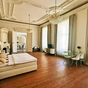 luxury-design-city-centre-apartment.brnohotels.org/